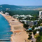 Хотел мура Албена