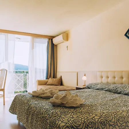 Mura 4* אלבנה
